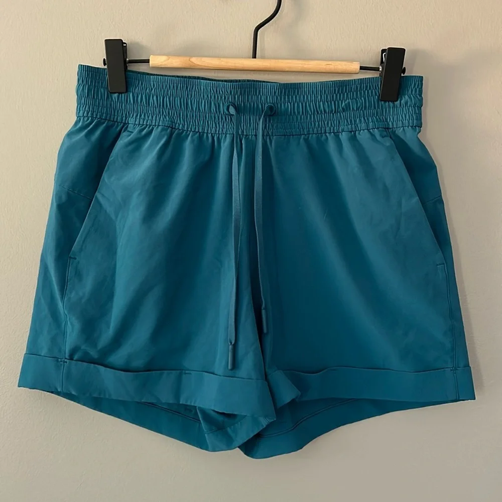 Lululemon Spring‎ Break Away Short 3” sz 4